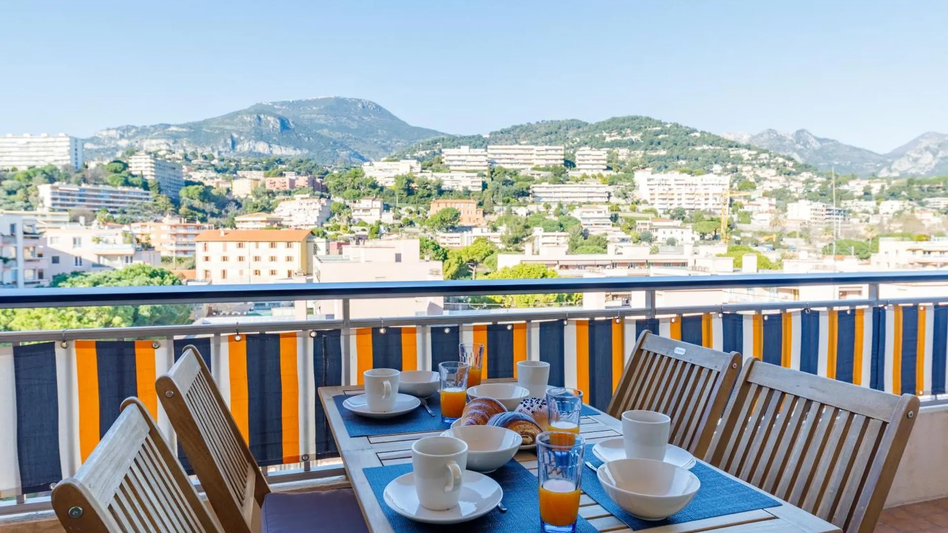 La Perle 2P Vue Mer Terrasse 2 Mins Plage Garage Clim Roquebrune-Cap-Martin 0*,  France